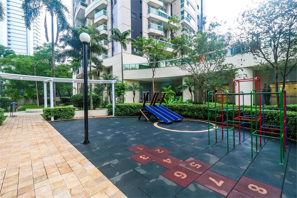 Apartamento à venda com 3 suítes em Cidade Monções, São Paulo, SP
