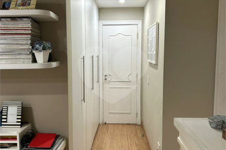 Apartamento à venda com 4 suítes em Real Parque, São Paulo, SP