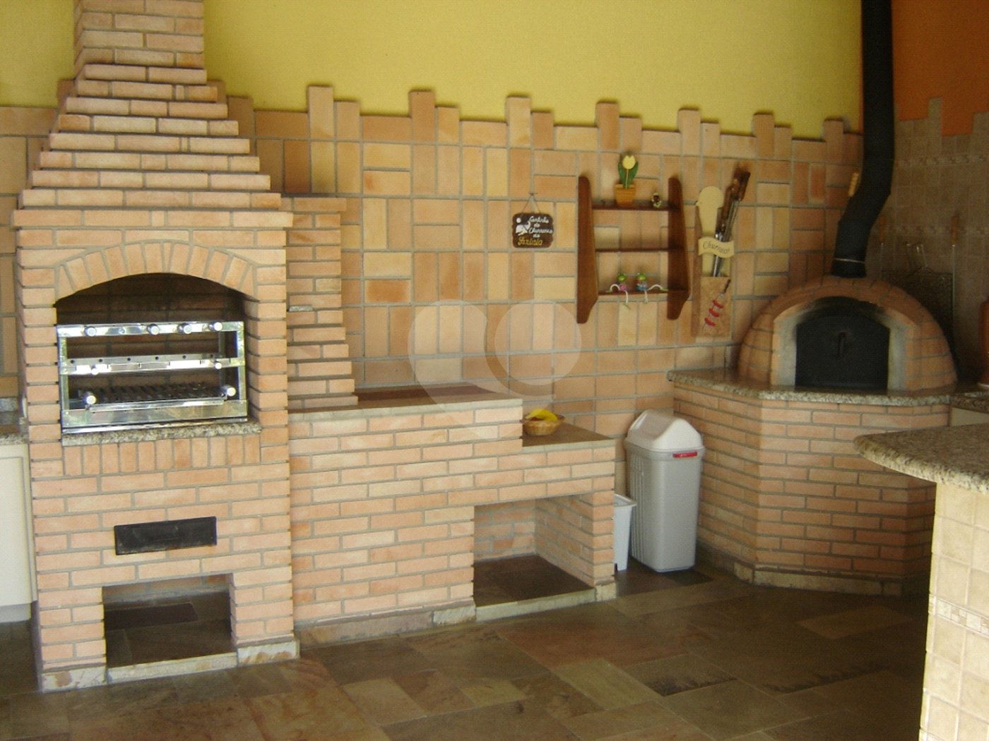 Casa à venda com 4 quartos, sendo 3 suítes, no condomínio Portal dos Nobres, Atibaia - SP
