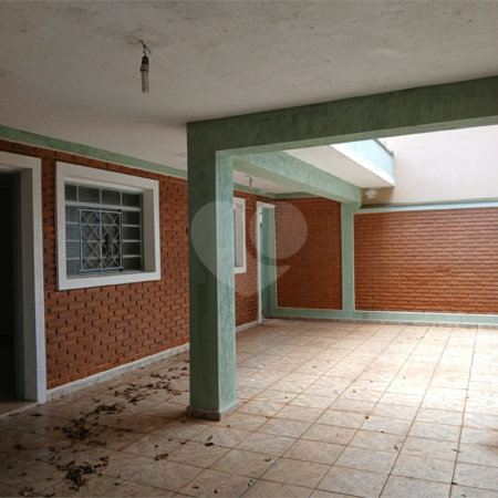 Casa à venda no Jardim Nova São Carlos.