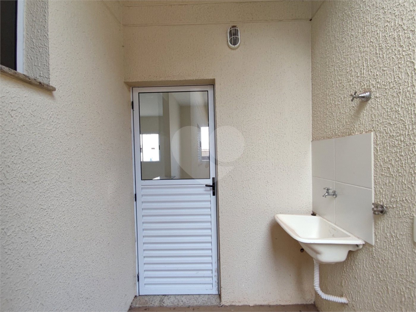 Casa térrea no Condomínio Bosques dos Jatobás