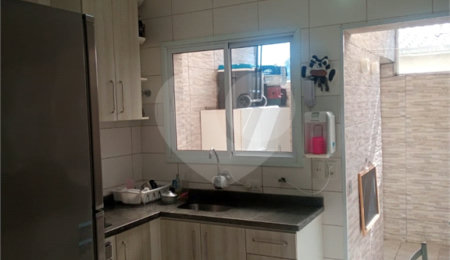 Casa à venda com 3 quartos, sendo 1 suíte,  no condomínio Village St. Louis, São Paulo - SP