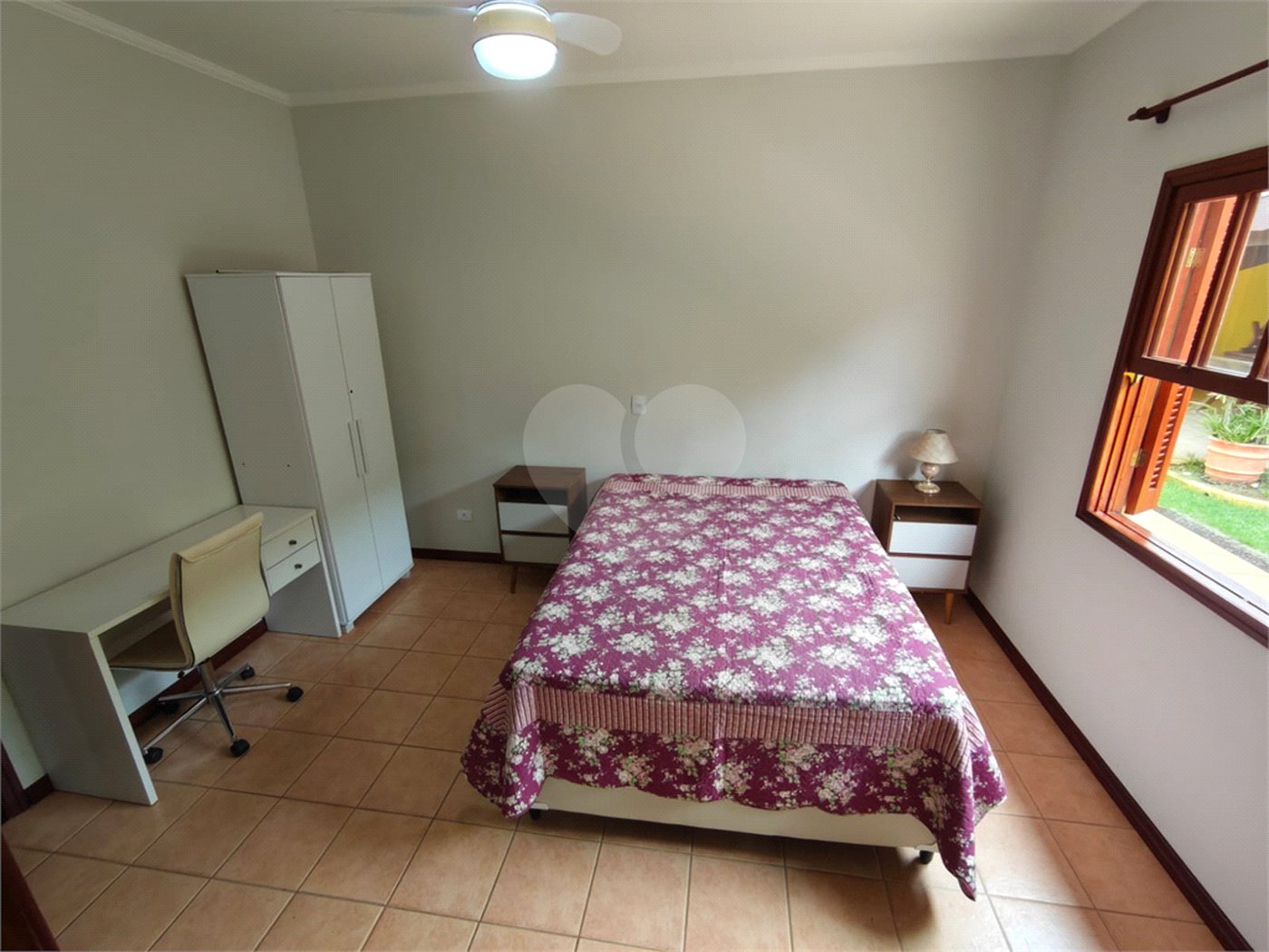 Casa à venda com 4 quartos, sendo 2 suítes,  em Country Residencial Felix, Bom Jesus dos Perdões, SP