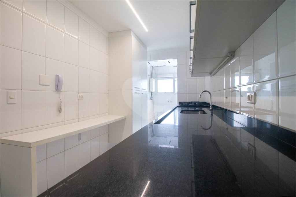 Apartamento à venda com 3 quartos, sendo 1 suíte, em Panamby, São Paulo, SP