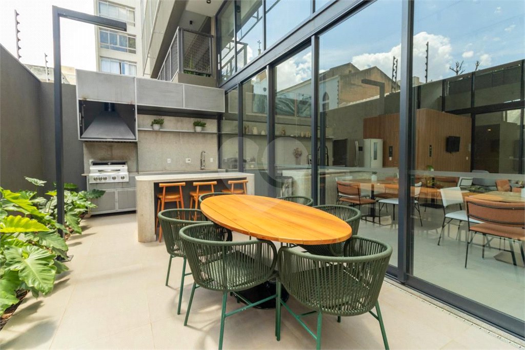 Apartamento à venda com 3 quartos, sendo 2 suítes, em Pinheiros, São Paulo, SP