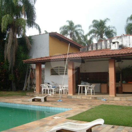 Casa à venda ou para alugar com 4 quartos, sendo 2 suítes,  no Centro, Vinhedo, SP