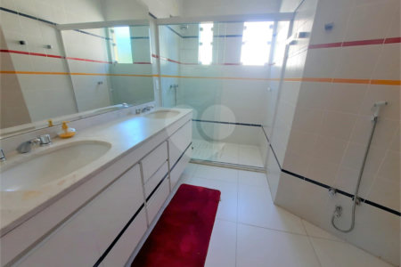 Sobrado à venda com 4 quartos, sendo 2 suítes, em Granja Julieta, São Paulo, SP