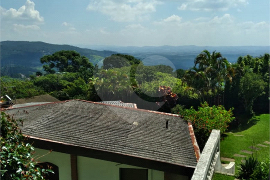Casa à venda com 5 quartos, sendo 3 suítes, em Serra da Cantareira, Mairiporã, SP