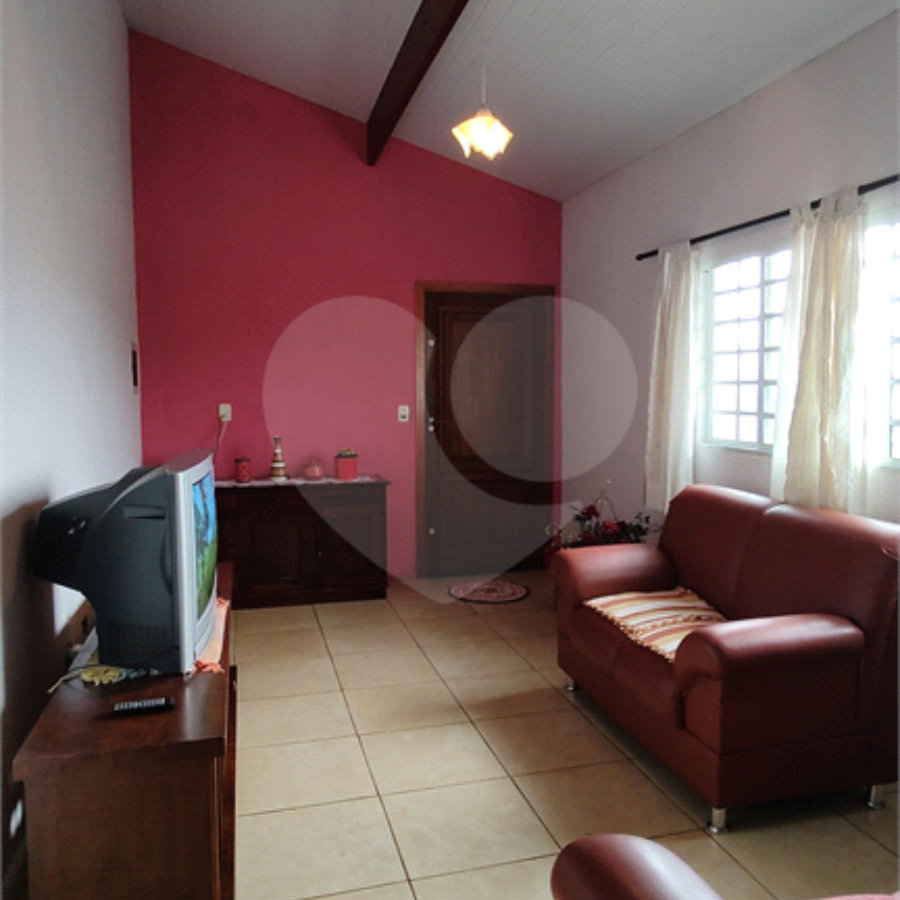 Casa à venda com 3 quartos, sendo 1 suíte, em Vila Santa Helena, Atibaia, SP