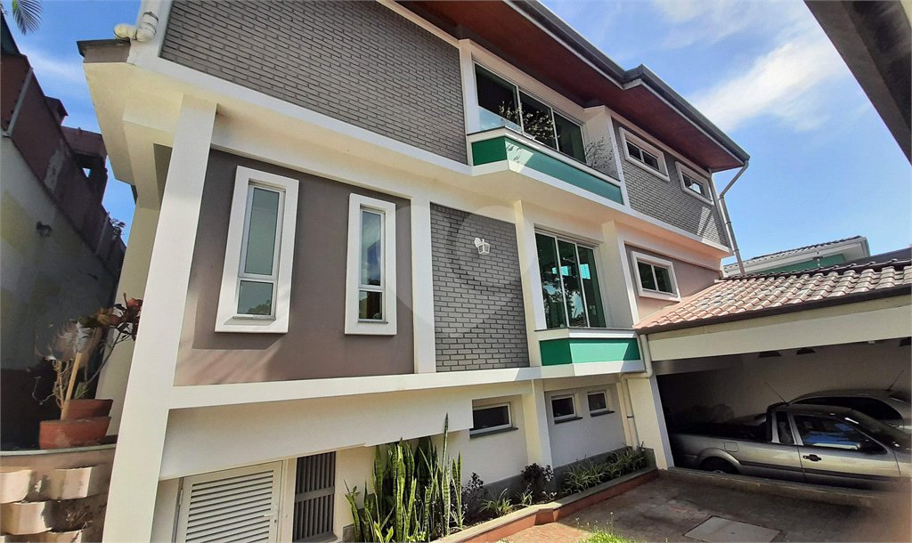 Casa à venda com 4 quartos, sendo 2 suítes, em Jardim Prudência, São Paulo, SP