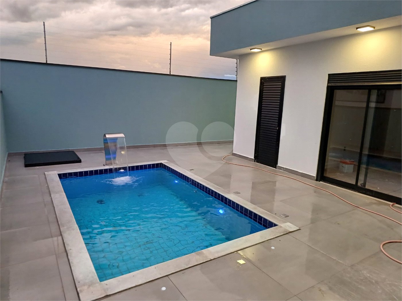 Casa à venda com 3 suítes no condomínio Residencial Alto de Itaici, Indaiatuba - SP