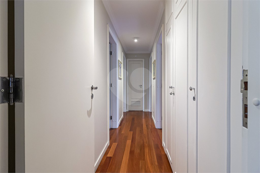 Apartamento à venda com 4 quartos, sendo 2 suítes, em Moema, São Paulo, SP