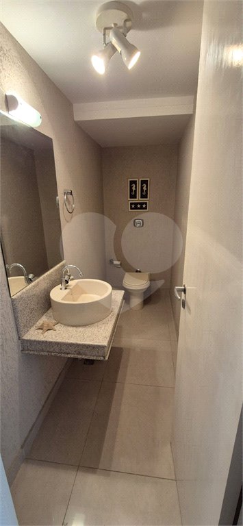 Casa à venda com 5 quartos, sendo 4 suítes, no condomínio Residencial Vilazul, Sorocaba - SP