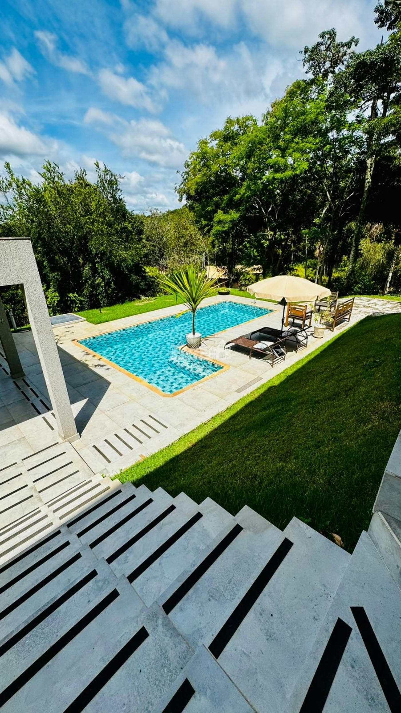 Casa à venda com 4 suítes no condomínio Portal Ouro Verde, Atibaia - SP