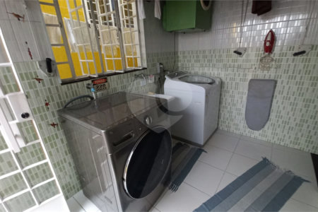 Sobrado à venda com 3 quartos, sendo 1 suíte, em Vila Gomes, São Paulo, SP