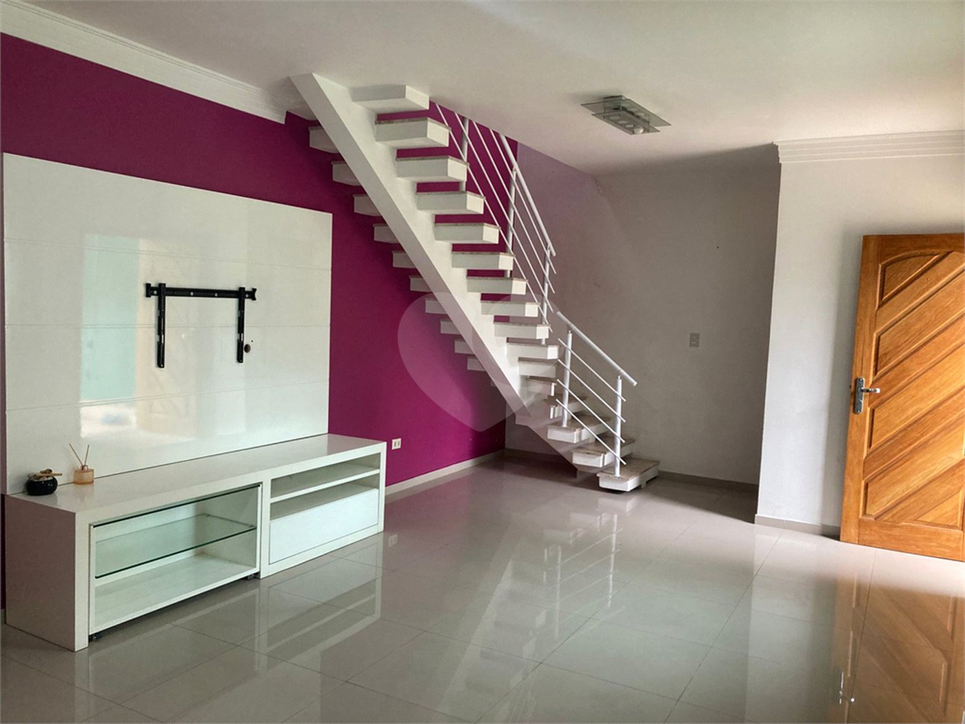 Sobrado à venda com 3 quartos, sendo 1 suíte, em Vila Constança, São Paulo, SP
