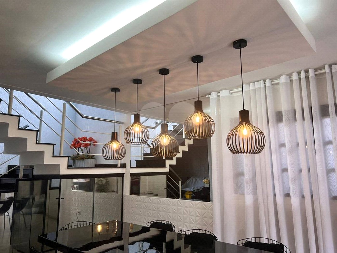 Sobrado à venda com 3 quartos, sendo 1 suíte,  em Jardim Modelo, Suzano, SP