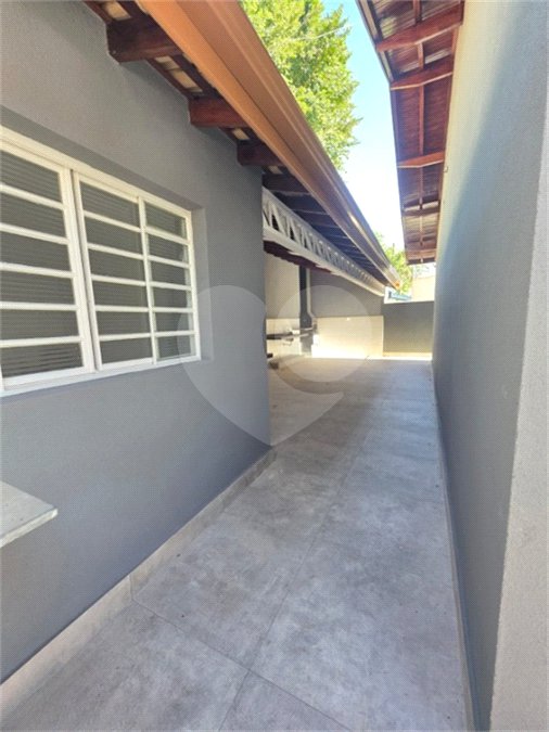 Casa à venda com 3 quartos, sendo 1 suíte, no condomínio Residencial Jardim das Palmeiras, Vinhedo - SP