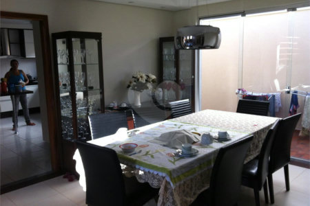 Sobrado à venda com 4 quartos, sendo 2 suítes,  em Ribeirânia, Ribeirão Preto, SP