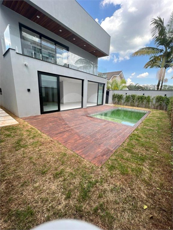 Casa à venda com 4 quartos, sendo 2 suítes, no condomínio Swiss Park, São Bernardo do Campo - SP