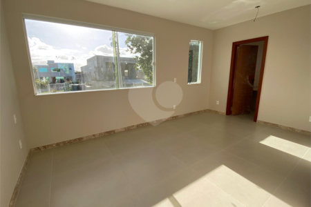 Casa à venda com 4 quartos, sendo 3 suítes, em Orla Norte, Porto Seguro, BA