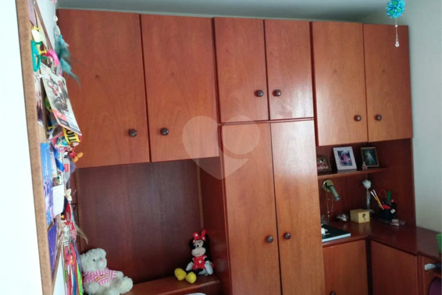 Lindo apartamento, muito bem conservado, com bom espaço interno.