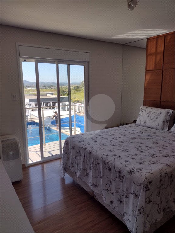 Casa à venda com 5 quartos, sendo 4 suítes, no condomínio Clube Florada Suzano, Suzano - SP