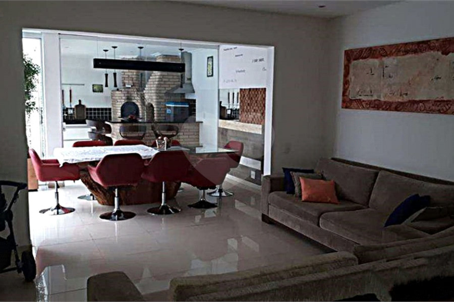 Casa à venda com 4 quartos, sendo 2 suítes, no condomínio Cond Residencial Villagio da Serra, São Paulo - SP