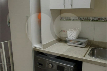 Casa à venda com 3 quartos, sendo 1 suíte, no condomínio Ville Resedá, São Paulo - SP