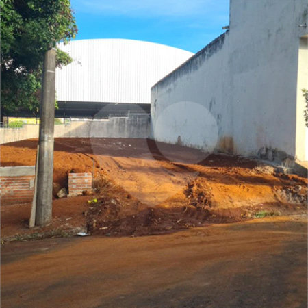 Terreno para venda na Vila Carmem.