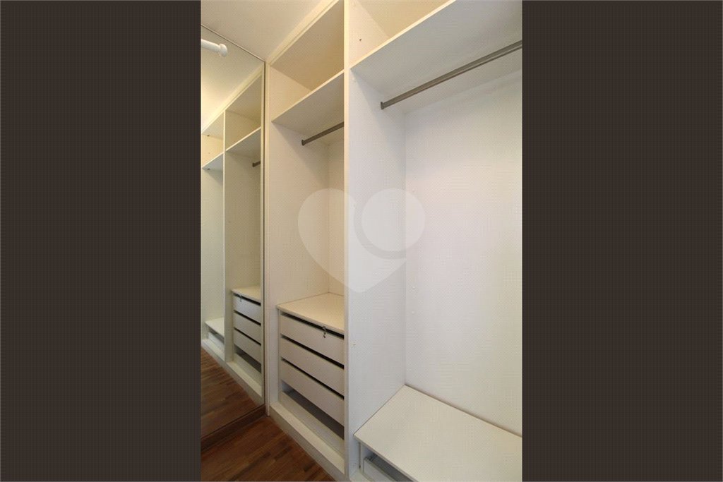 Apartamento à venda com 3 quartos, sendo 1 suíte,  em Vila Olímpia, São Paulo, SP