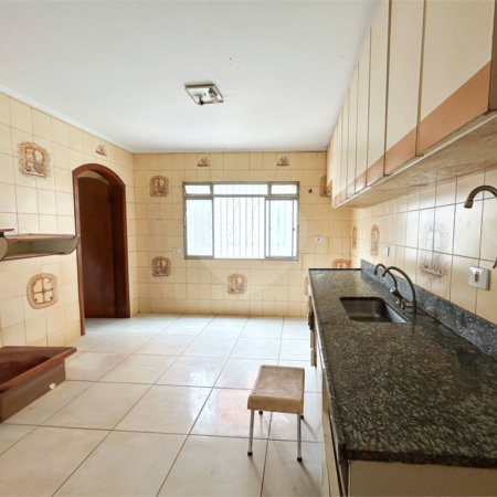 Sobrado à venda com 4 quartos, sendo 3 suítes, em Vila Libanesa, São Paulo, SP