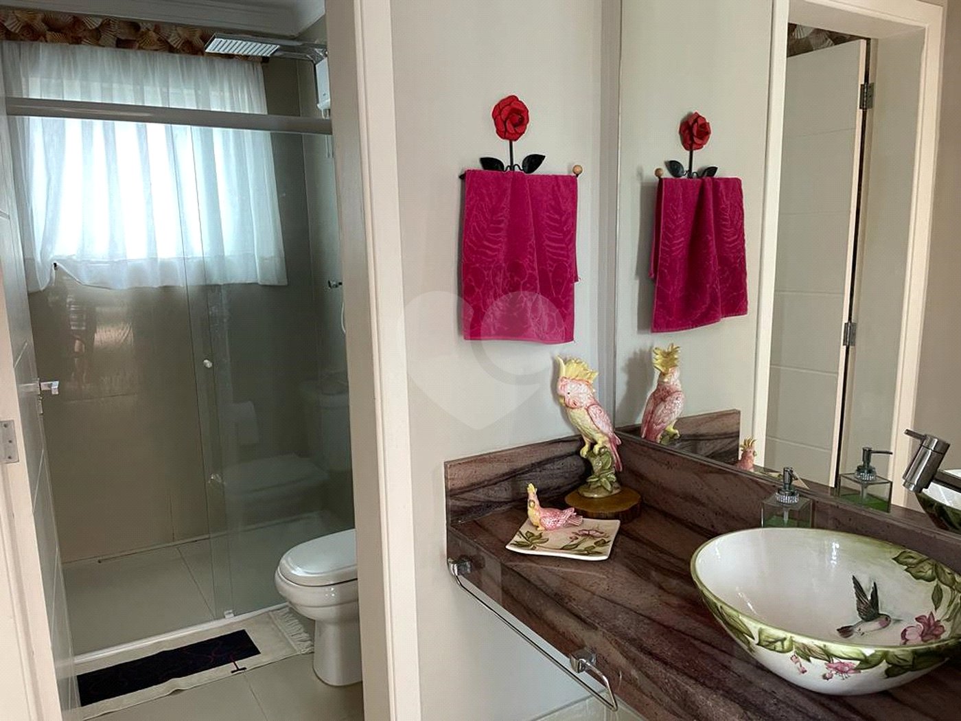Casa à venda com 4 quartos, sendo 3 suítes, no condomínio Vila Hípica I, Vinhedo - SP