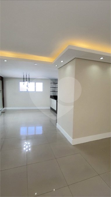 Casa à venda com 3 quartos, sendo 1 suíte, no condomínio Ana Carolina, São Paulo - SP