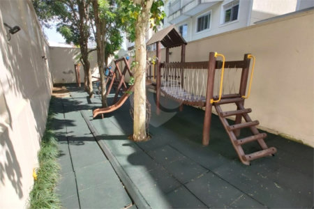 Casa à venda com 4 quartos, sendo 2 suítes, no condomínio Vila das Andorinhas, São Paulo - SP