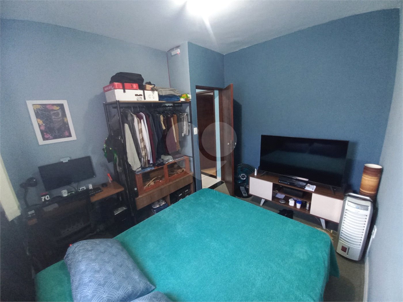 Casa Térrea com 3 dormitórios, sendo 1 suíte.