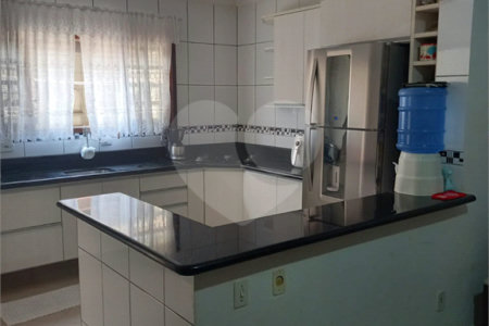 Sobrado à venda com 3 quartos, sendo 1 suíte,  em Vila Lavínia, Mogi das Cruzes, SP