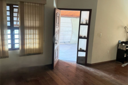Casa à venda com 4 quartos, sendo 1 suíte, em Vila Santana, Sorocaba, SP