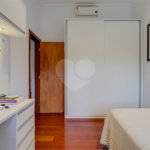 Casa à venda com 4 quartos, sendo 2 suítes, no condomínio Vila Antonieta, São Paulo - SP