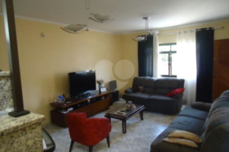 Casa à venda com 3 quartos, sendo 1 suíte,  em Vila Santo Estéfano, São Paulo, SP