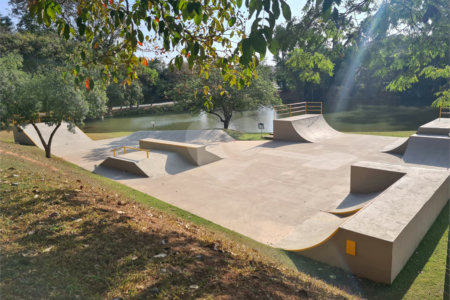 Casa à venda com 4 suítes no condomínio Marambaia, Vinhedo - SP