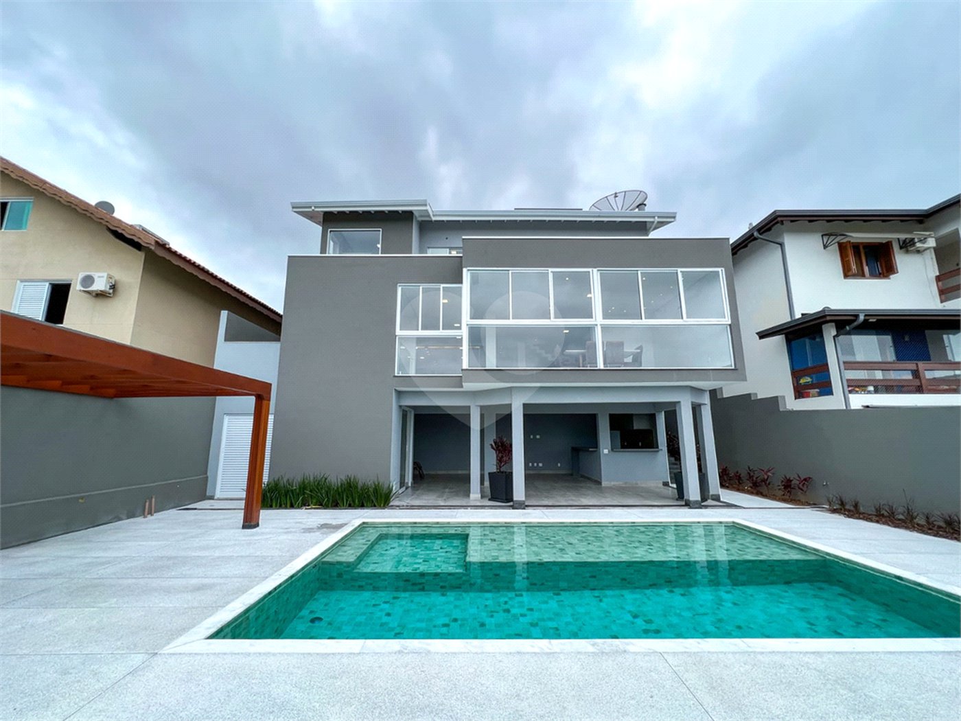Casa à venda com 4 suítes no condomínio Alpes de Vinhedo, Vinhedo - SP