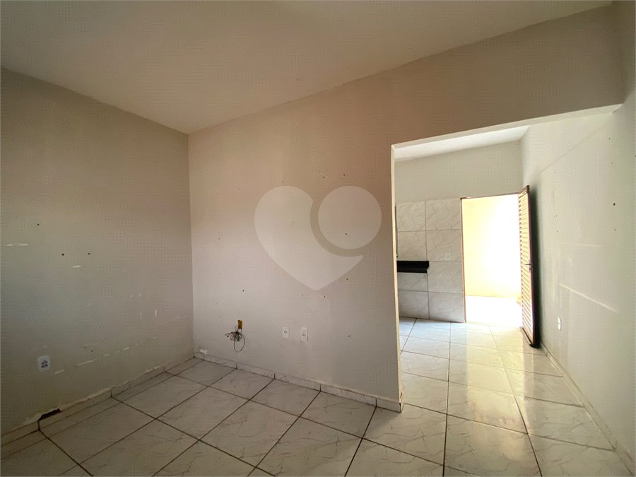 Casa Térrea à venda com 2 quartos em Petrópolis, Várzea Grande, MT