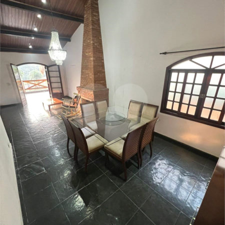 Sobrado à venda ou para alugar com 3 quartos, sendo 2 suítes,  em Arujázinho Iv, Arujá, SP