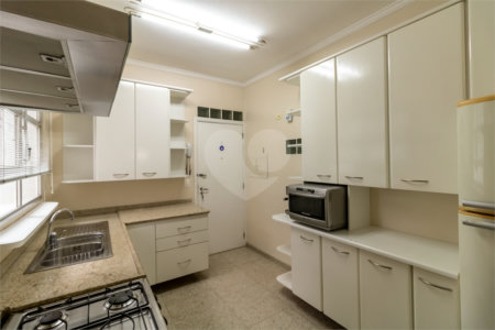 Apartamento à venda com 3 quartos, sendo 2 suítes, em Alto da Boa Vista, São Paulo, SP