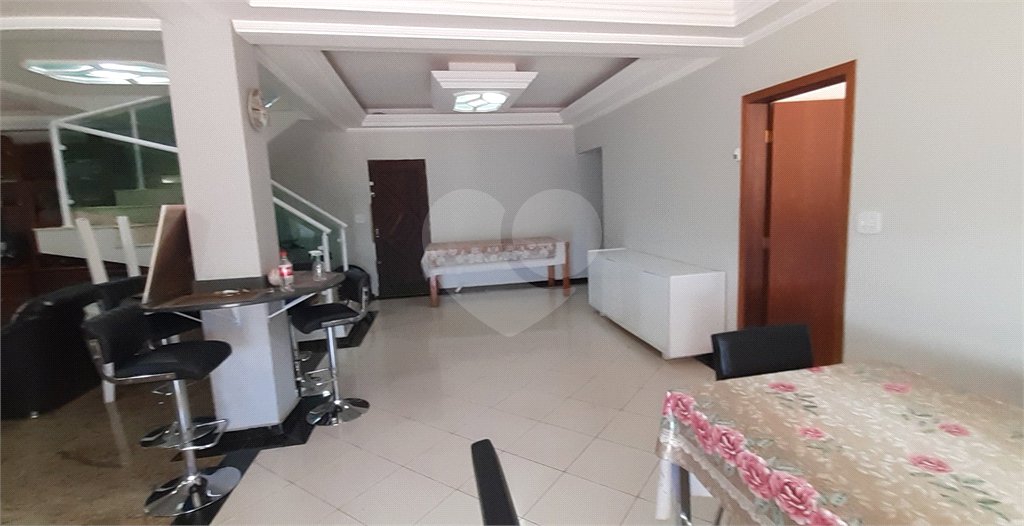 Casa à venda com 4 quartos, sendo 1 suíte, no Centro, Bom Jesus dos Perdões, SP