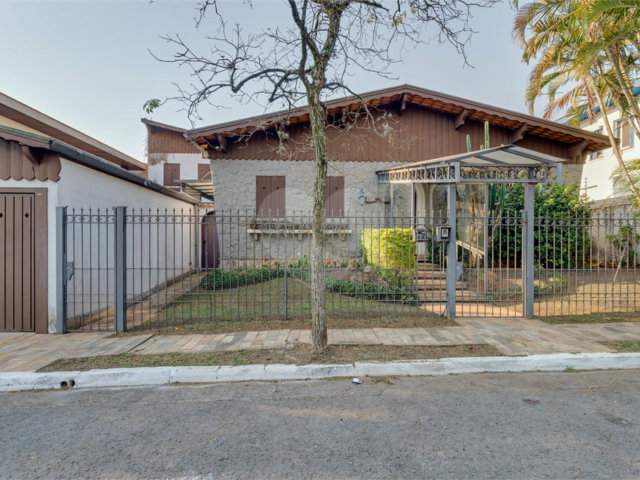 Casa Térrea à venda com 3 suítes em Granja Julieta, São Paulo, SP
