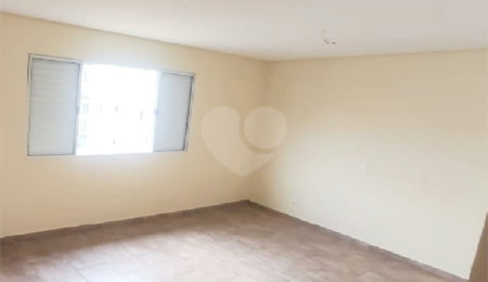 Sobrado à venda com 3 quartos, sendo 1 suíte,  em Cidade São Francisco, São Paulo, SP