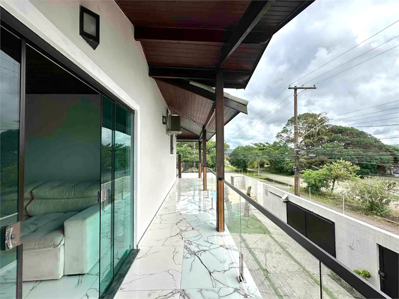 Sobrado à venda com 5 quartos, sendo 3 suítes, em Cidade Nova Peruíbe, Peruíbe, SP