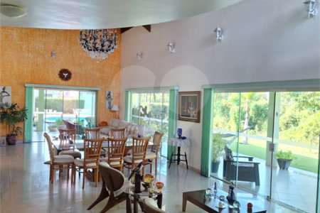 Casa à venda com 4 suítes no condomínio Bougainville, Peruíbe - SP